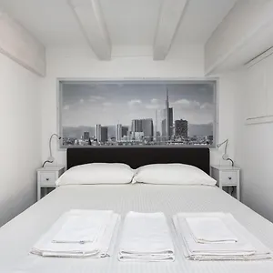 Nest For 2 In Fashion District Via S Cecilia , Milano Italia